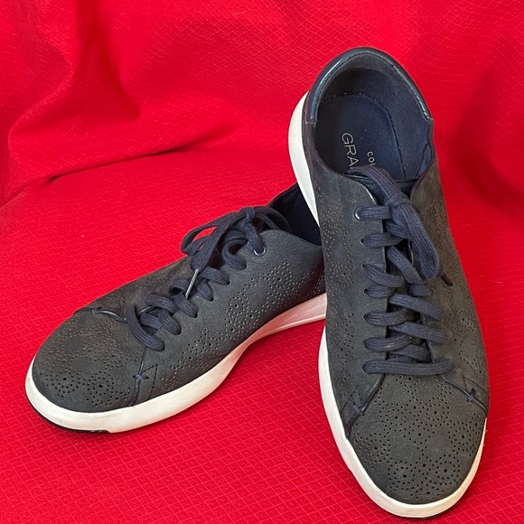 Cole Haan Shoes - 👟 Cole Haan Women’s Navy Blue Perforated Comfy Sneakers. Leather upper. 👟